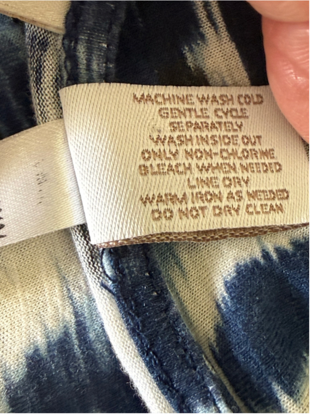 Chico’s size 16 Blue and White Ikat Print 3/4 Sleeve Top (Chico’s 3) - Picture 8 of 8